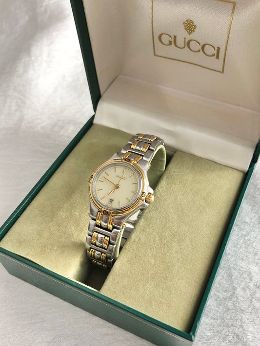 GUCCI Logo Watch Silver×Gold 9040L Vintage vh83fz