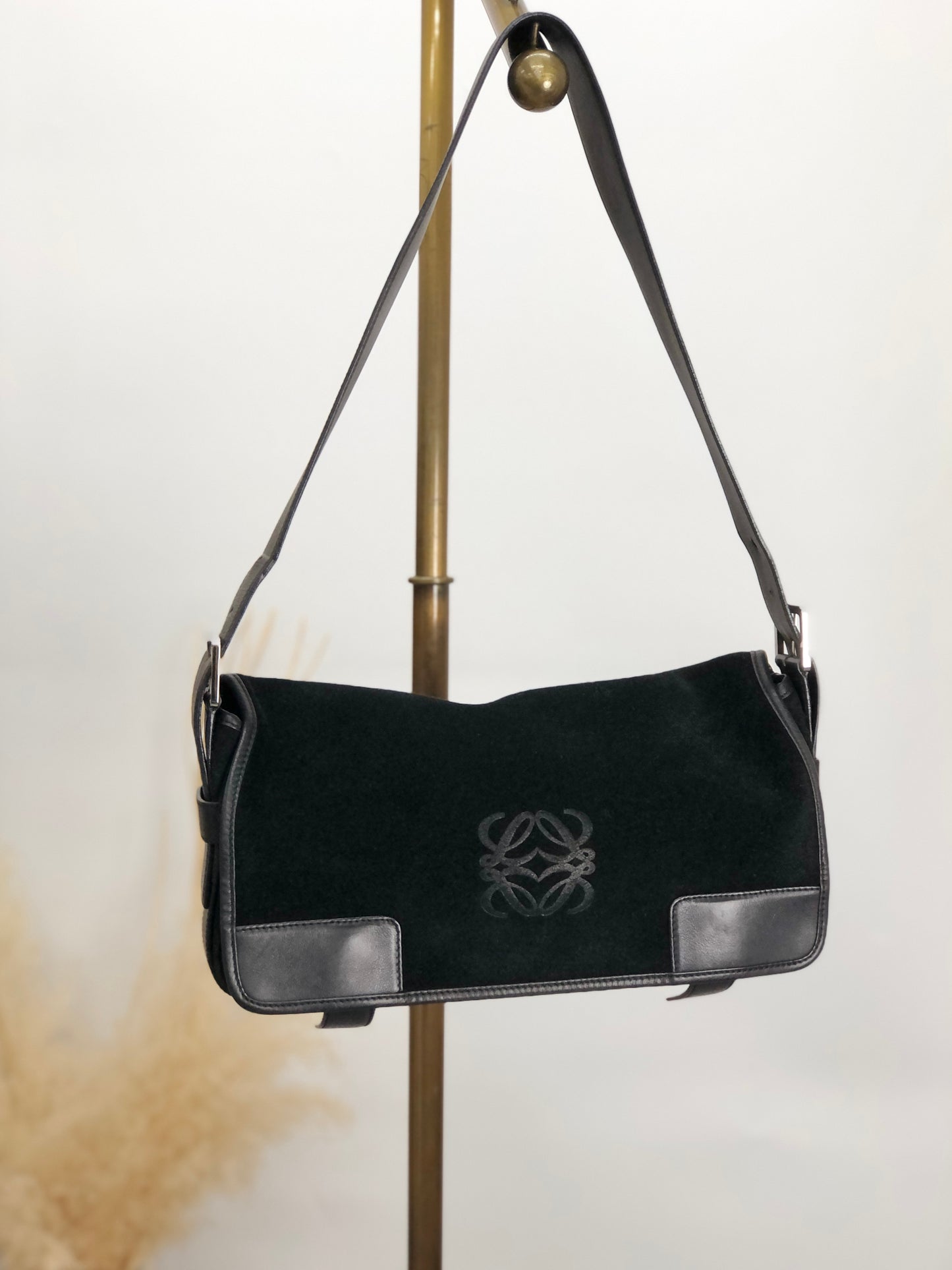 LOEWE Anagram Shoulder bag Black Vintage iusjsu