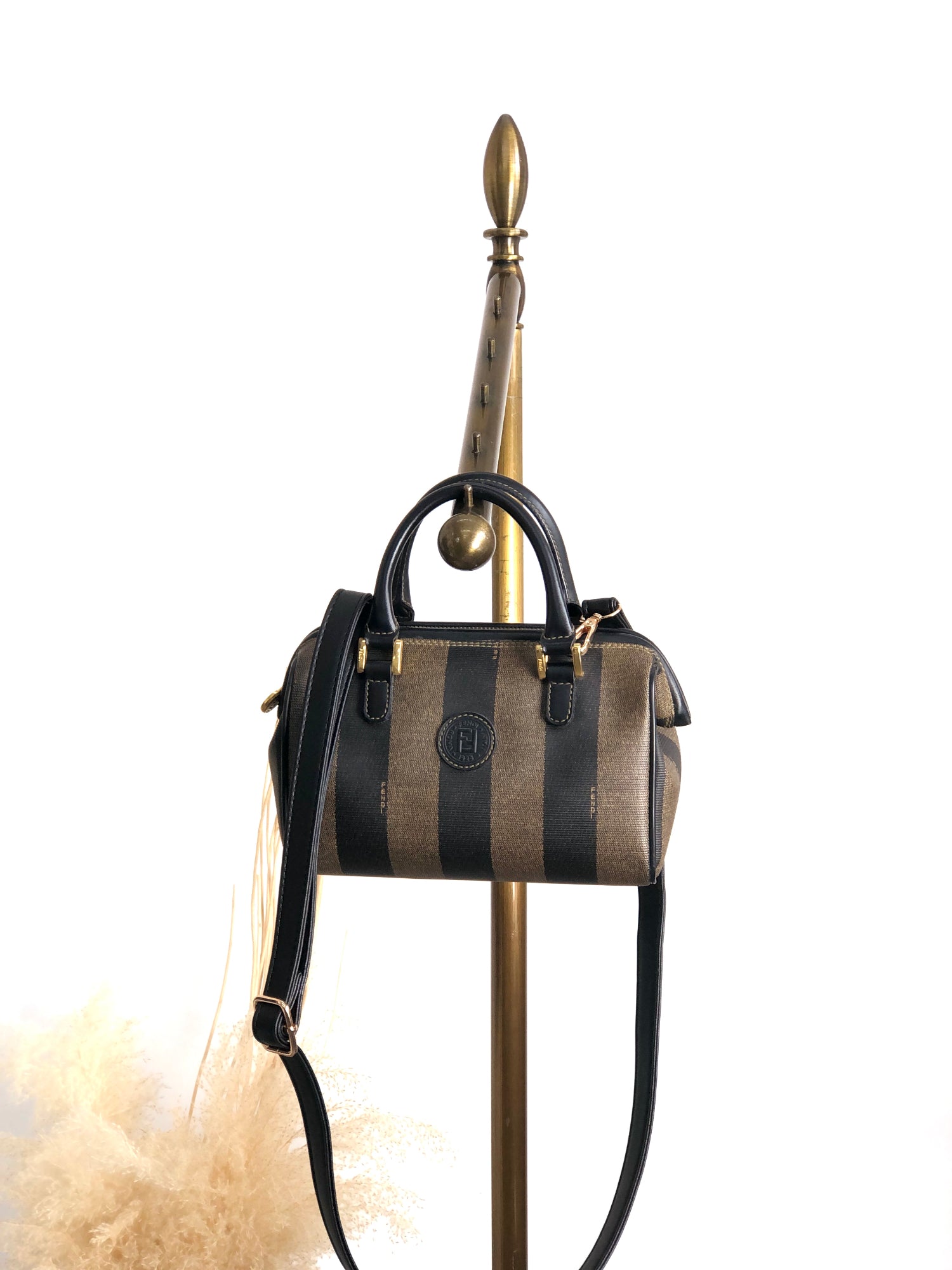 Vintageshop solo - The best shop in Old CELINE and High brand bags