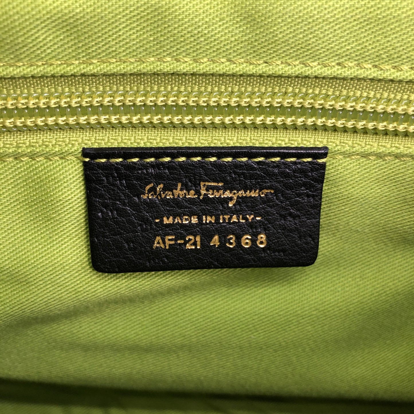 Salvatore Ferragamo Gancini Shoulder bag Black Vintage hrpw36