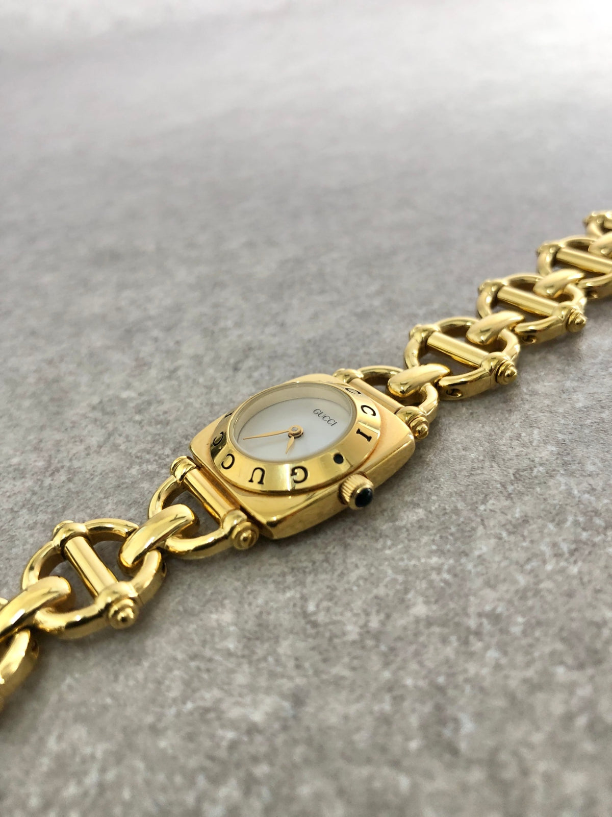 GUCCI Logo Quartz Watch Gold 6400L Vintage fks3xd
