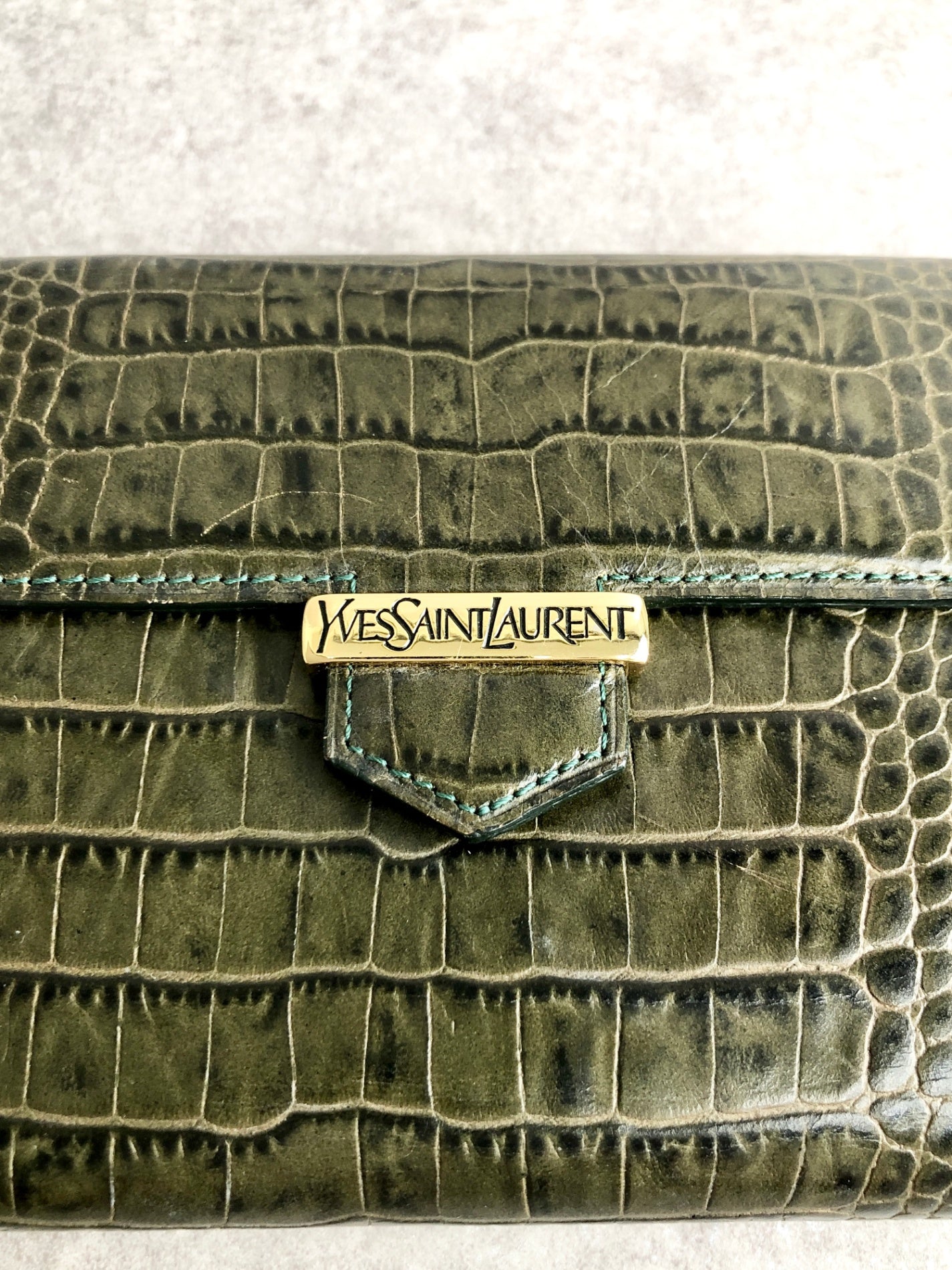 Yves Saint Laurent 金屬扣環折疊錢包 綠色復古 pk8u8c