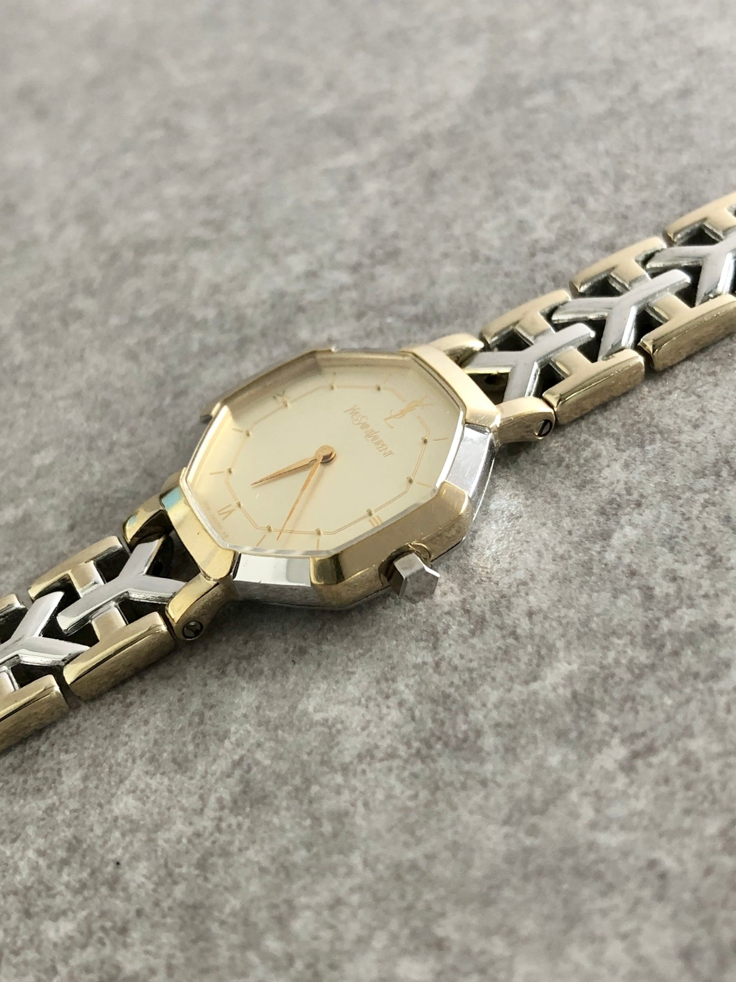 Yves Saint Laurent YSL Logo Watch Silver×Gold 2200-24762YO Vintage b4v8bj