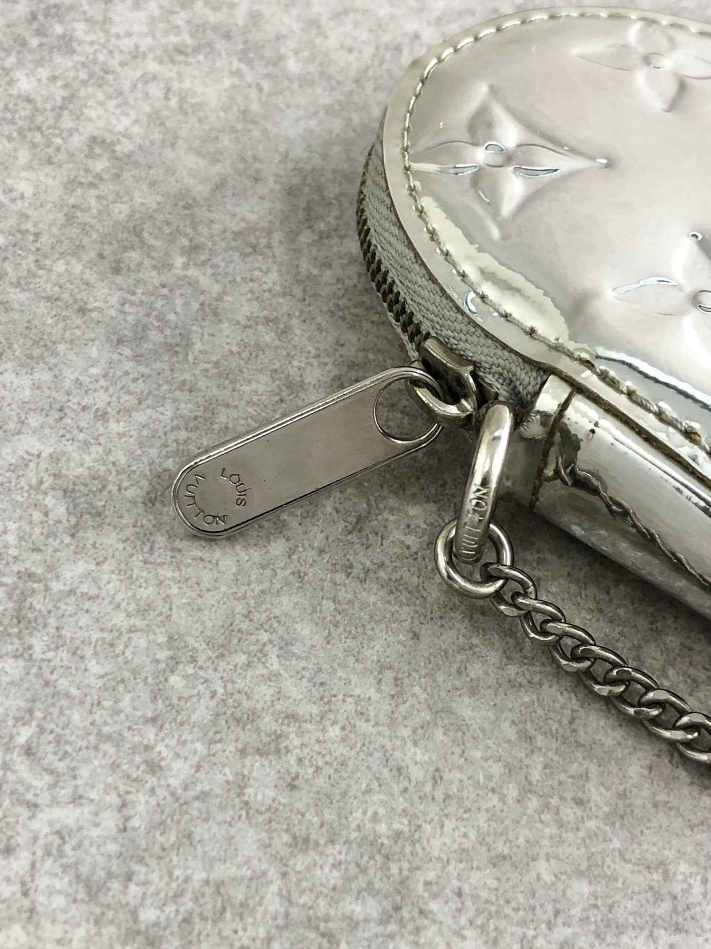 LOUIS VUITTON Heart Motif Coin Purse Silver M93566 Vintage cnid4w