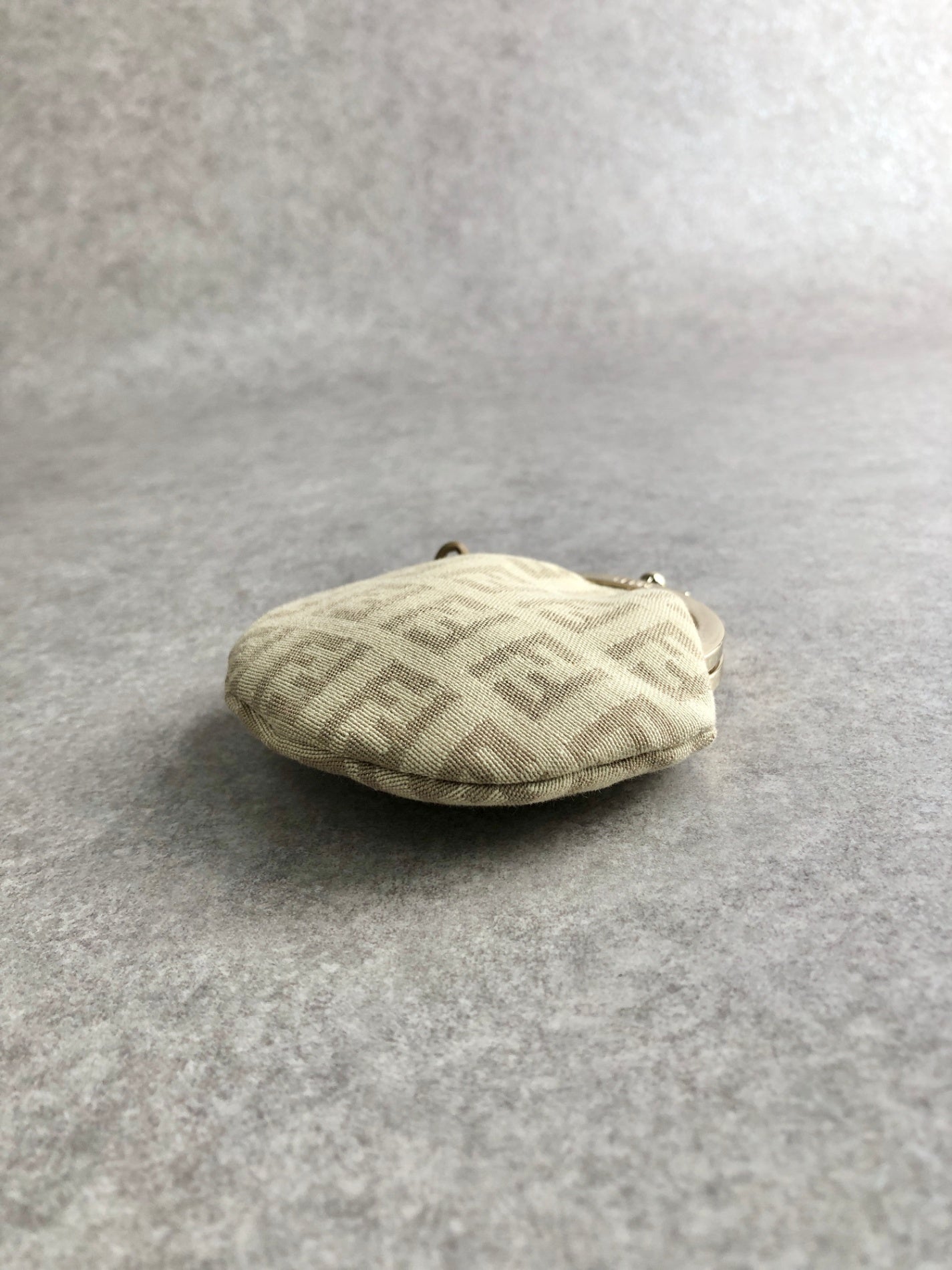FENDI Zucchino Metal Clasp Coin Purse Beige Vintage fk2n4w