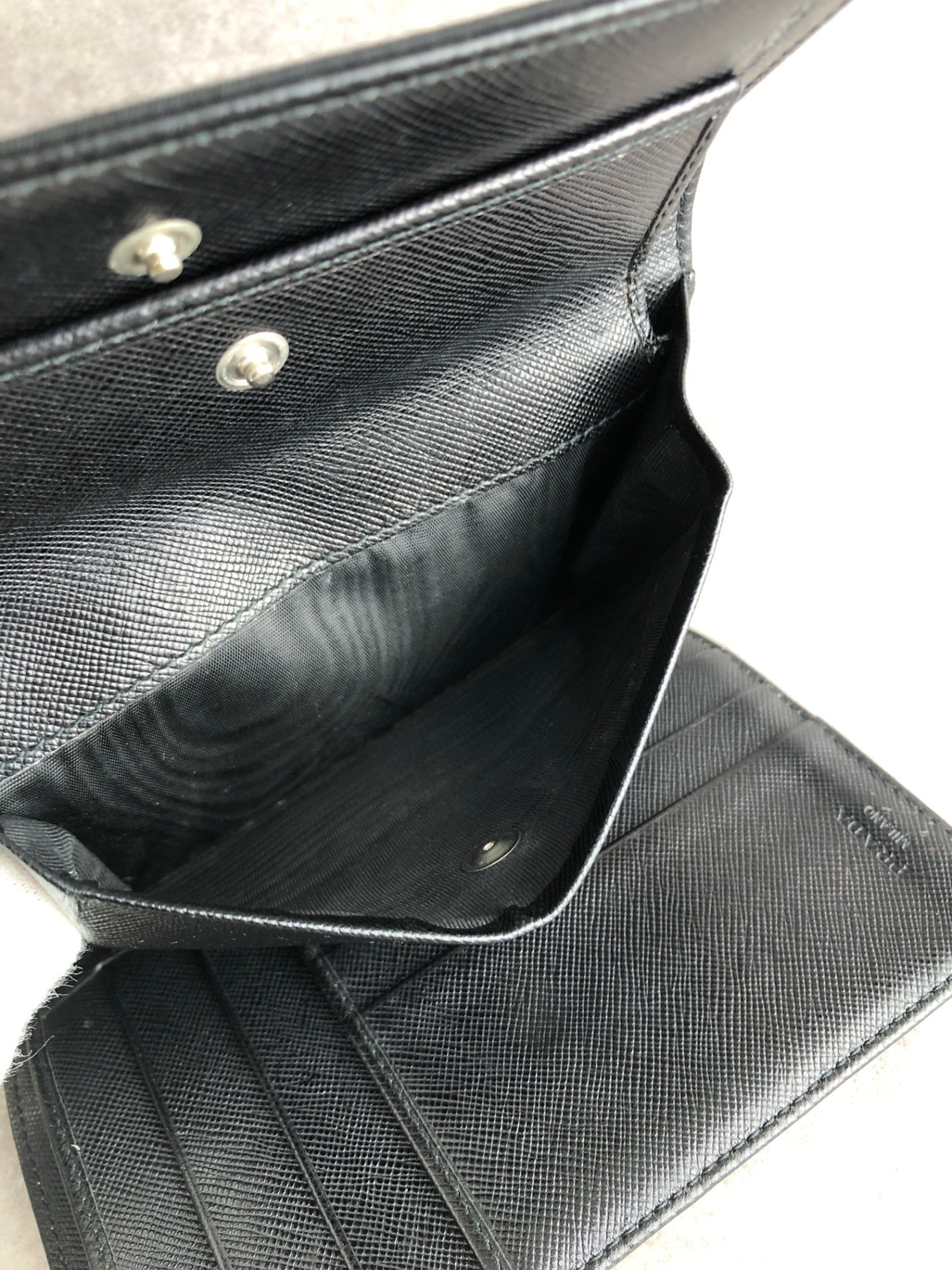 PRADA Triangle Logo Trifold Wallet Black Vintage vyy3iv