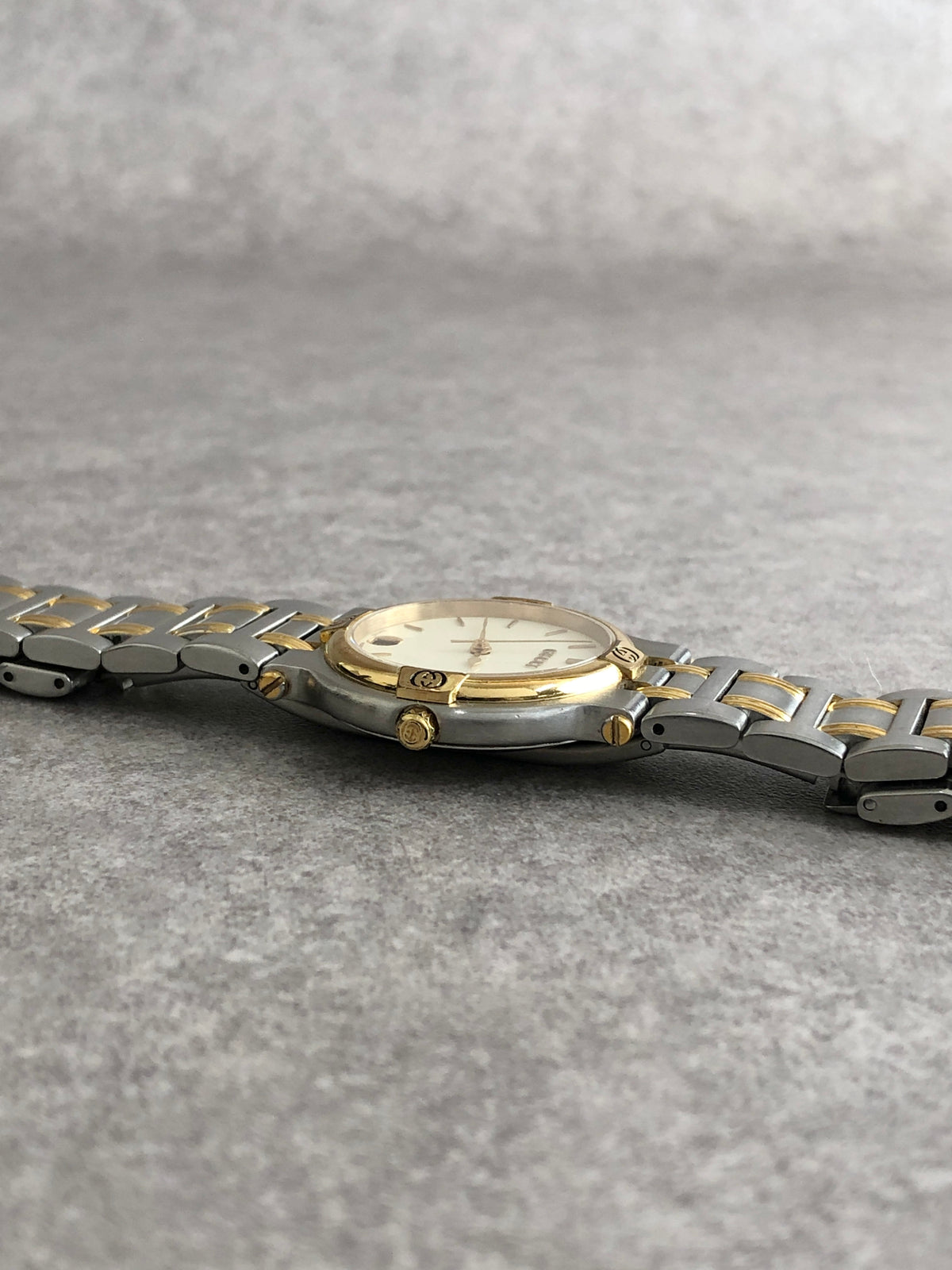 GUCCI Logo Quartz Watch Silver×Gold 9000M Vintage zgvkkw