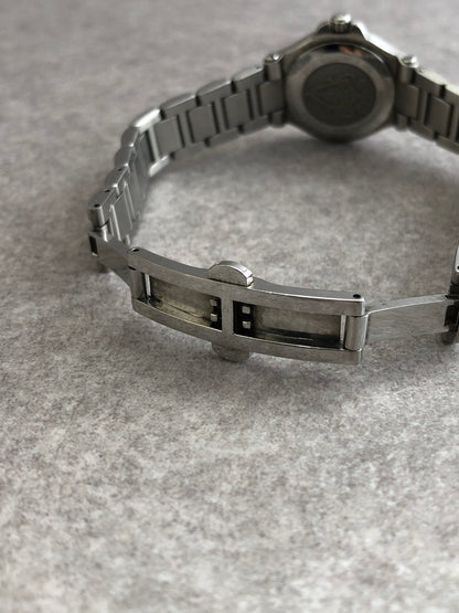 GUCCI Logo Watch Silver×Black 9040L Vintage fdpzxa