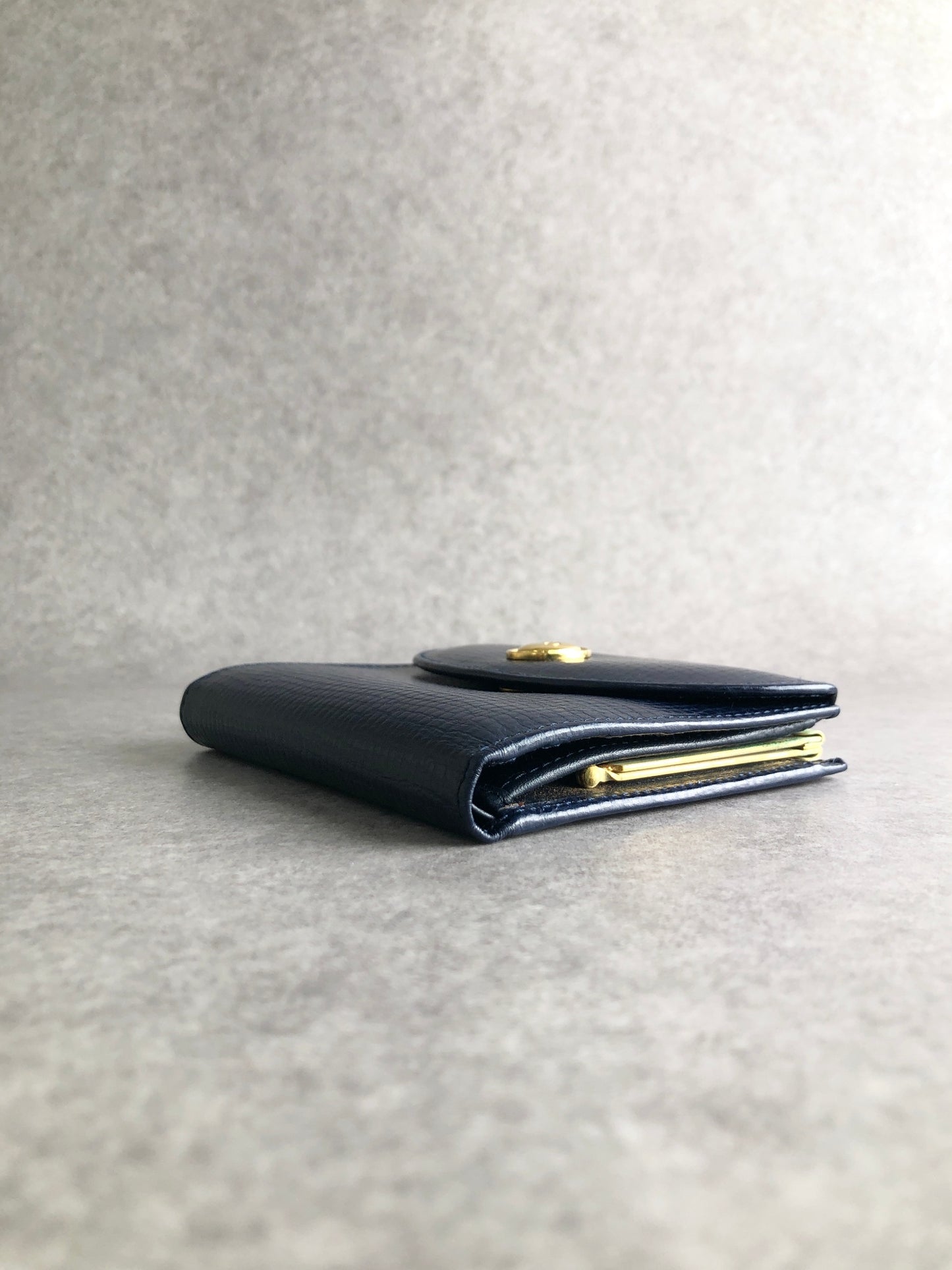 Christian Dior CD 標誌金屬扣折疊錢包海軍藍復古款 6c2pn7