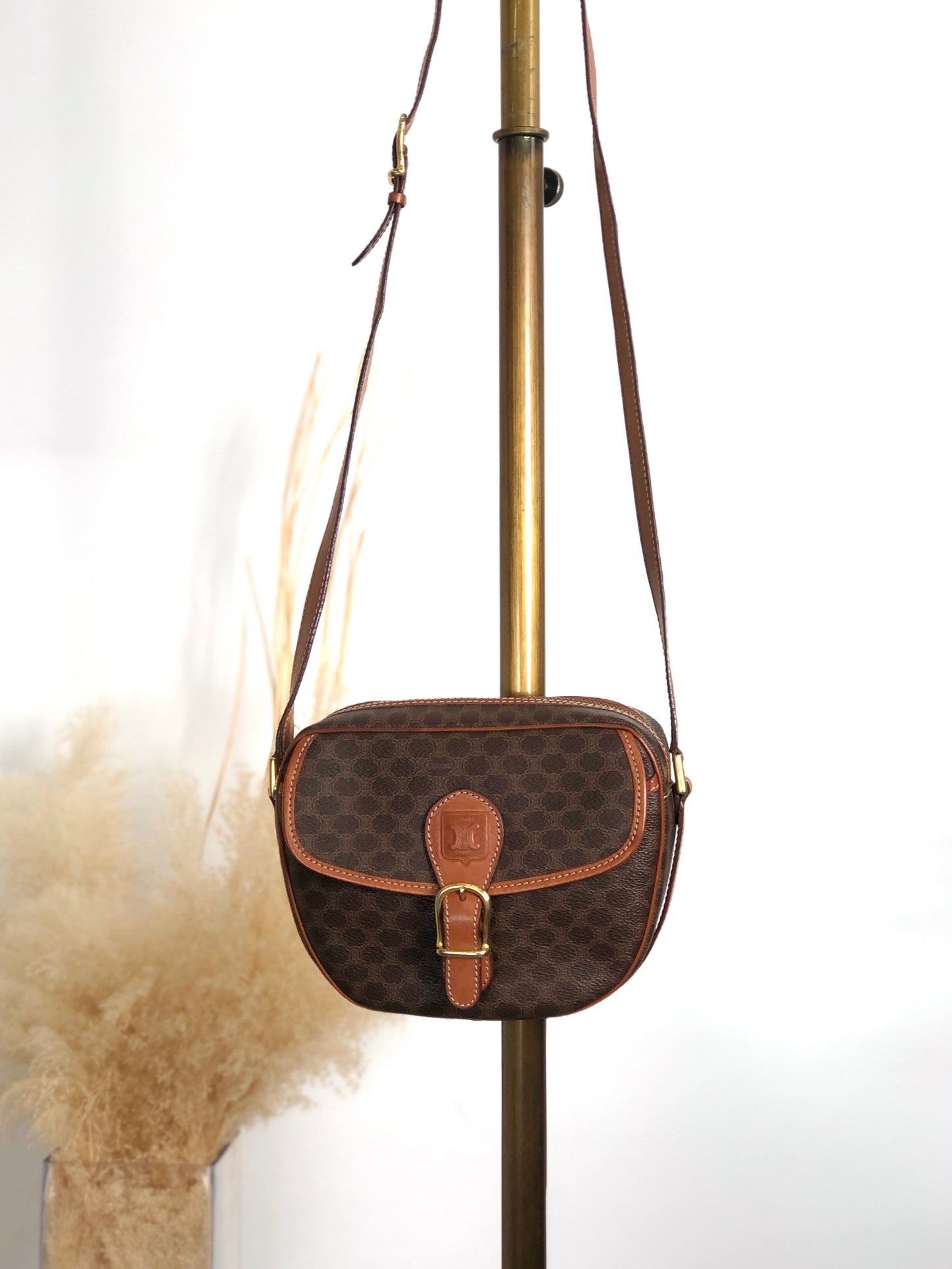 CELINE Macadam Blason Front Buckle Shoulder bag Brown Vintage 6tcy32