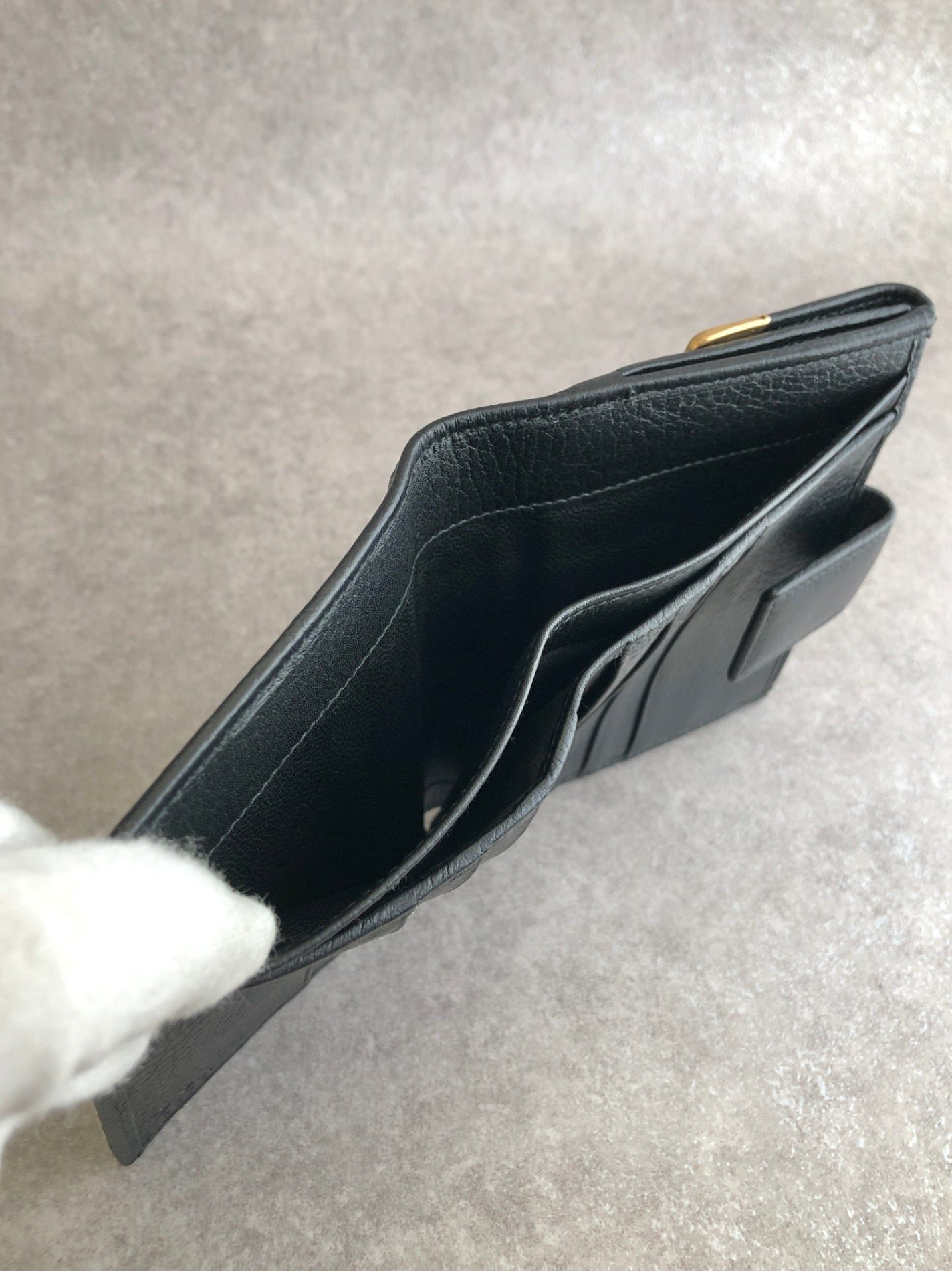 GUCCI Logo Embossed Folded Wallet Black Vintage cbzwwy