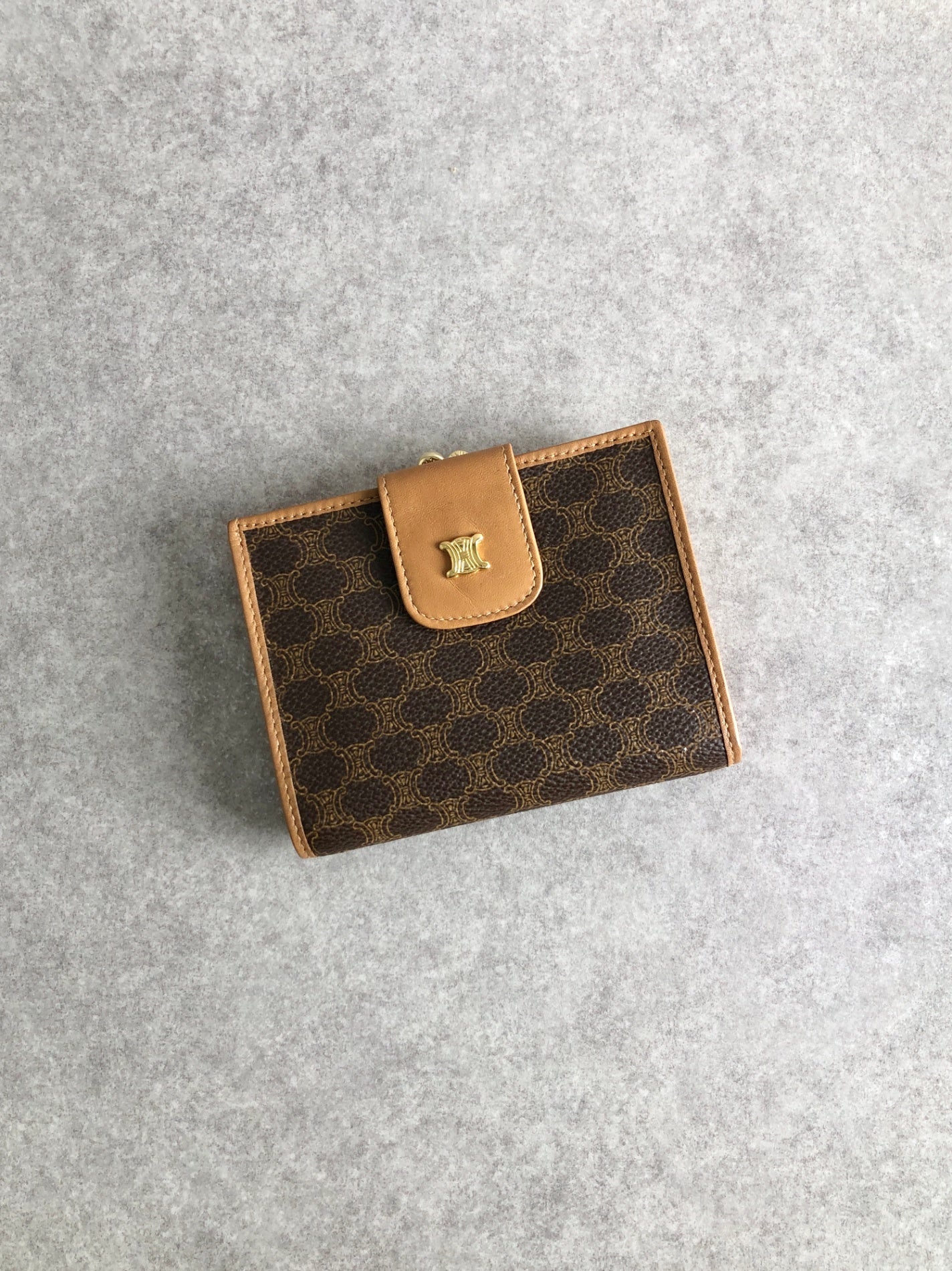 CELINE Macadam Blason Metal Clasp Folded Wallet Brown Vintage vsfyif
