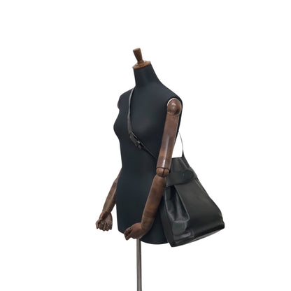 LOUIS VUITTON Epi Drawstring Shoulder bag Black Vintage v8epcv