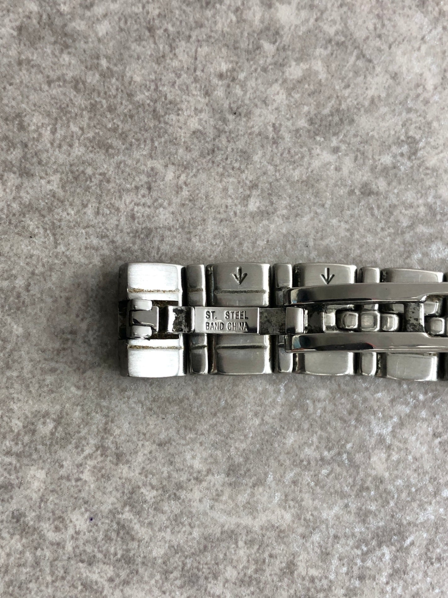 Yves Saint Laurent Logo Watch Silver 9613-H22714 Vintage pjgsae