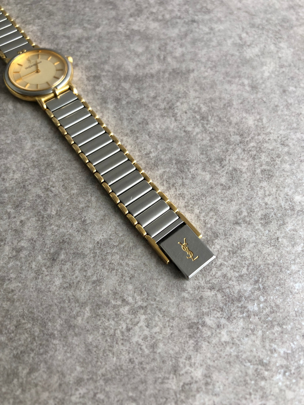 Yves Saint Laurent YSL Logo Quartz Watch Silver 2200-228481 Vintage d25enz