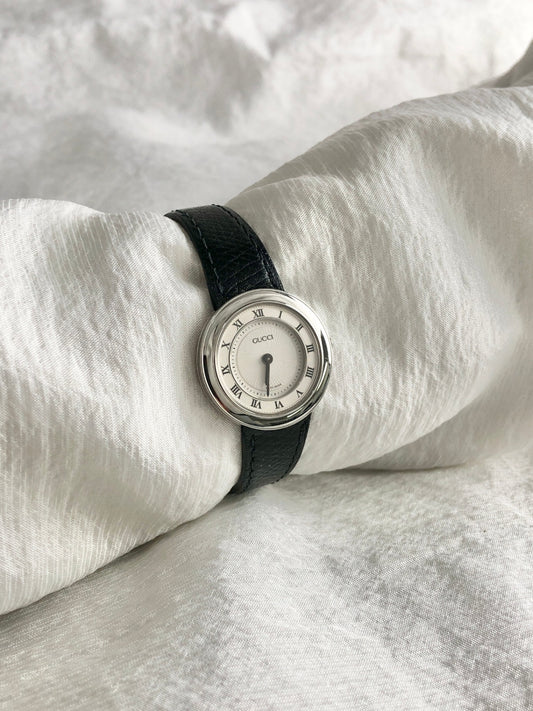 GUCCI Logo Quartz Watch Silver×Black Vintage jfpy7r