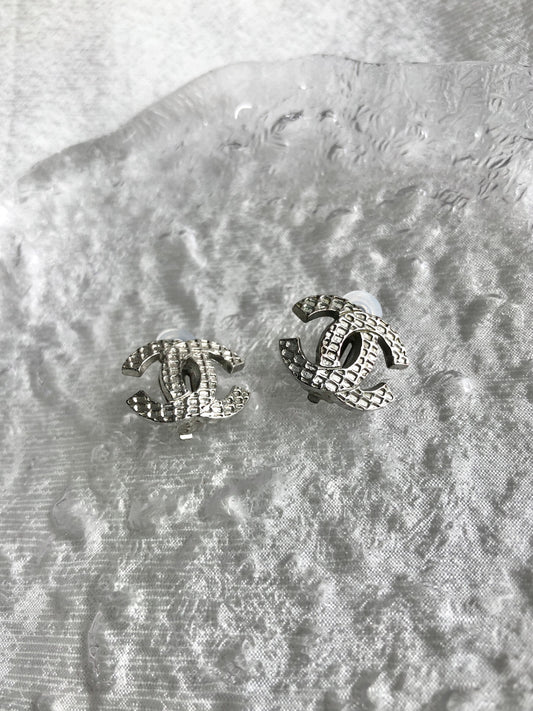CHANEL Coco Mark Earrings Silver Vintage 68nrwn