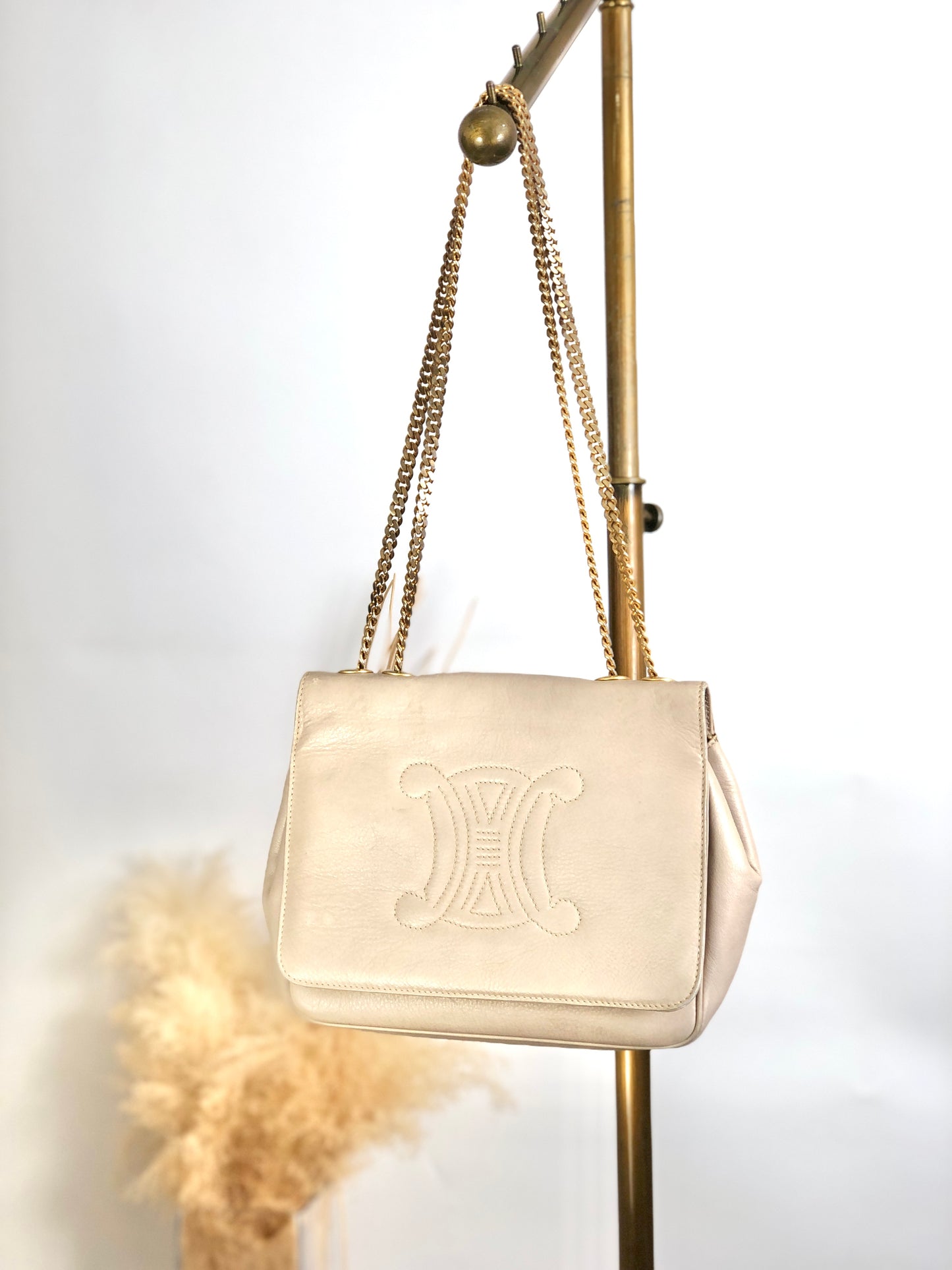 CELINE Triomphe Chain Shoulder bag Beige Vintage em4s7t