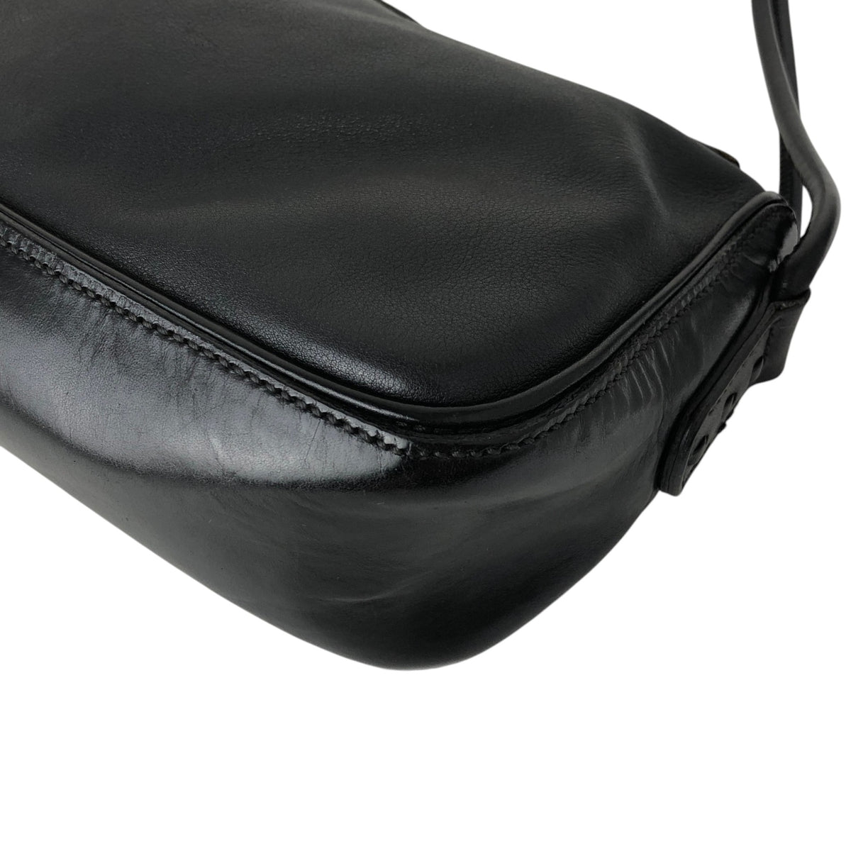 GUCCI Logo Embossed Shoulder bag Black Vintage zvzcf8