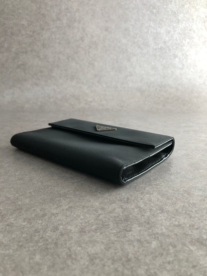 PRADA Triangle Logo Trifold Wallet Black Vintage vyy3iv
