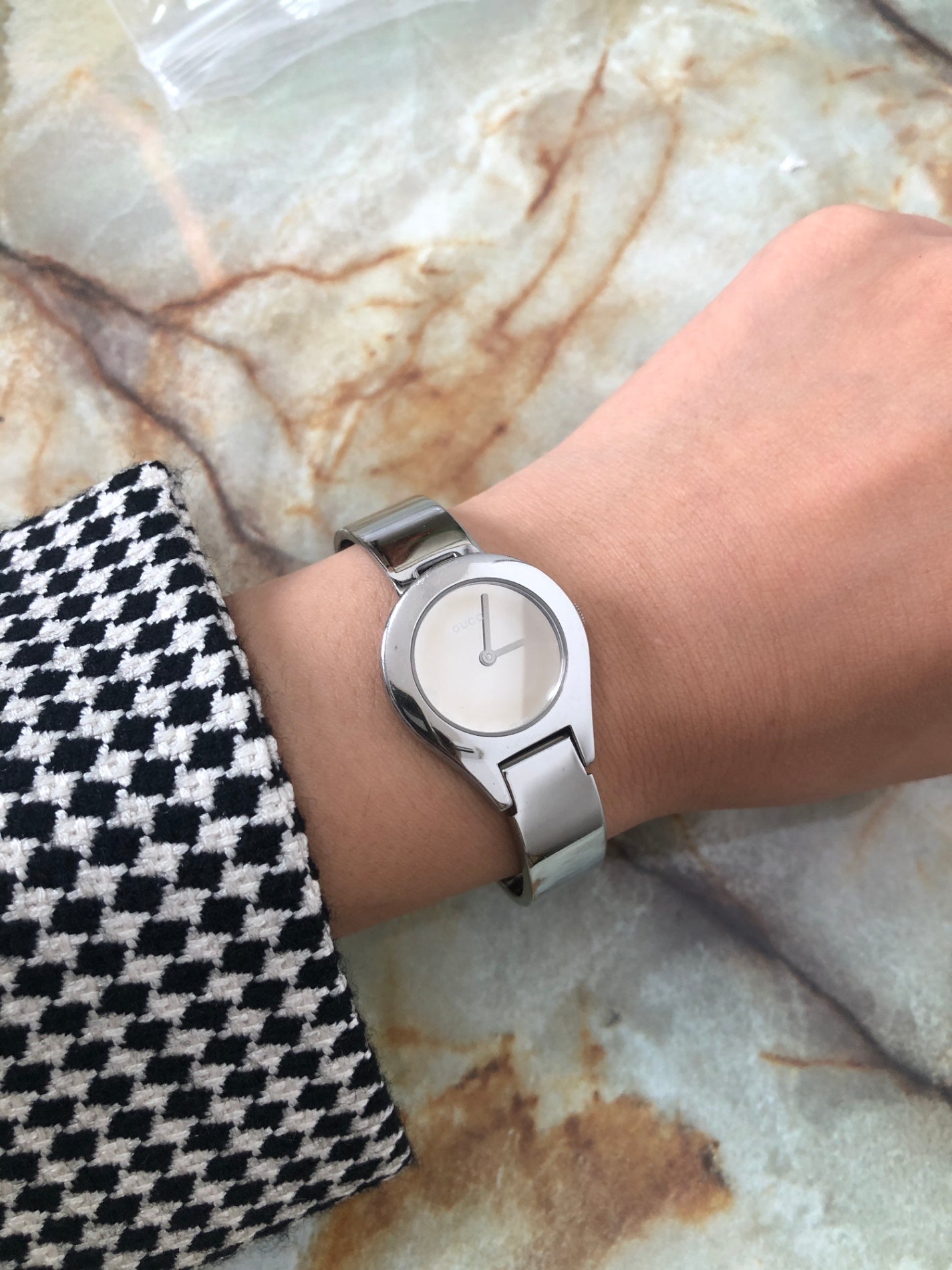 GUCCI Logo Bangle Quartz Watch Silver 6700L Vintage btrc45