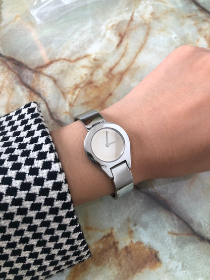 GUCCI Logo Bangle Quartz Watch Silver 6700L Vintage btrc45