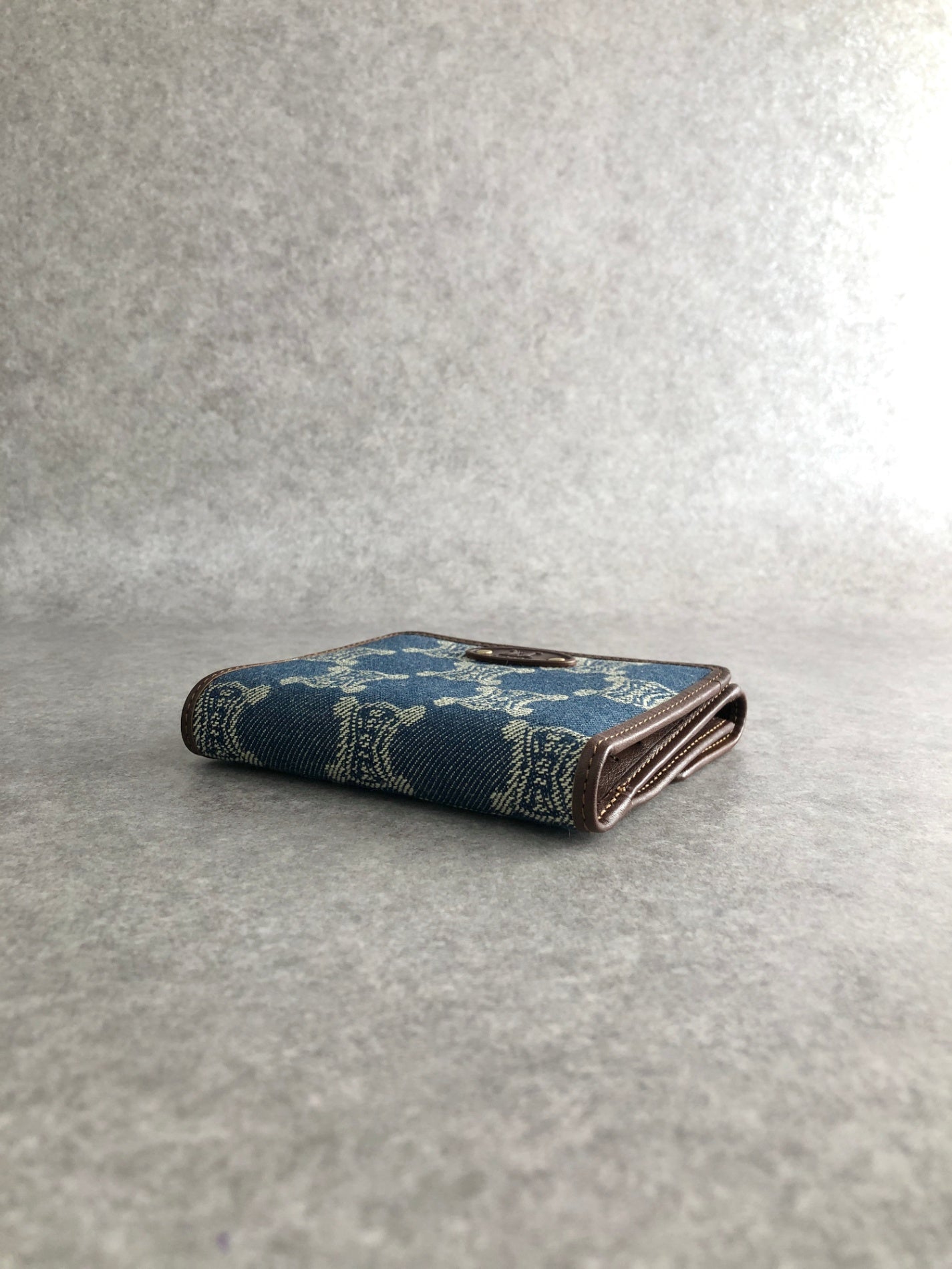 CELINE Triomphe Blason Folded Wallet Indigo Vintage 3pep8h