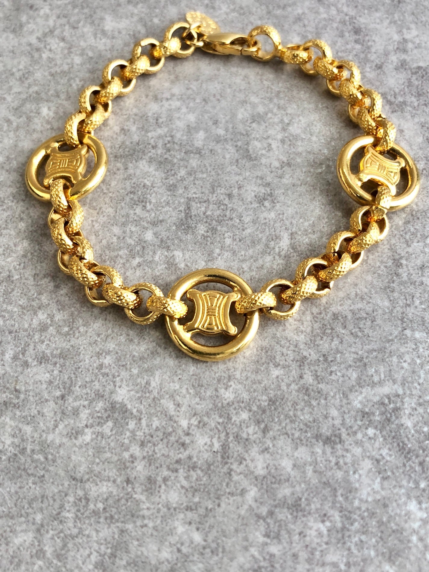 CELINE Blason Bracelet Gold Vintage fhi8d4
