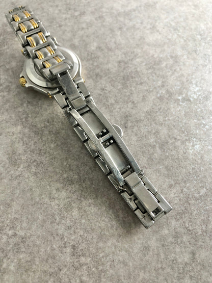 GUCCI Logo Watch Silver×Gold 9040L Vintage vh83fz