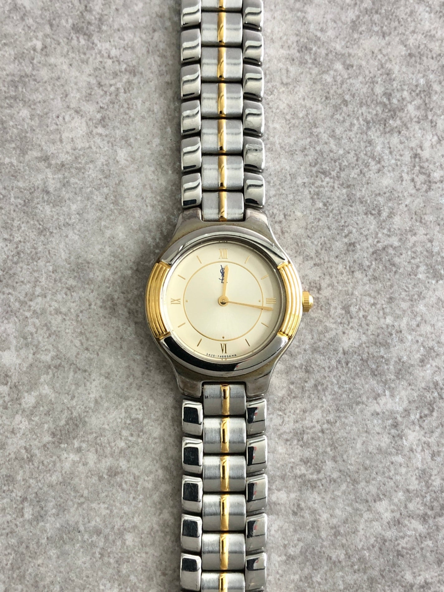 Yves Saint Laurent YSL Logo Quartz Watch Silver 5420-F44557 Vintage gp374e