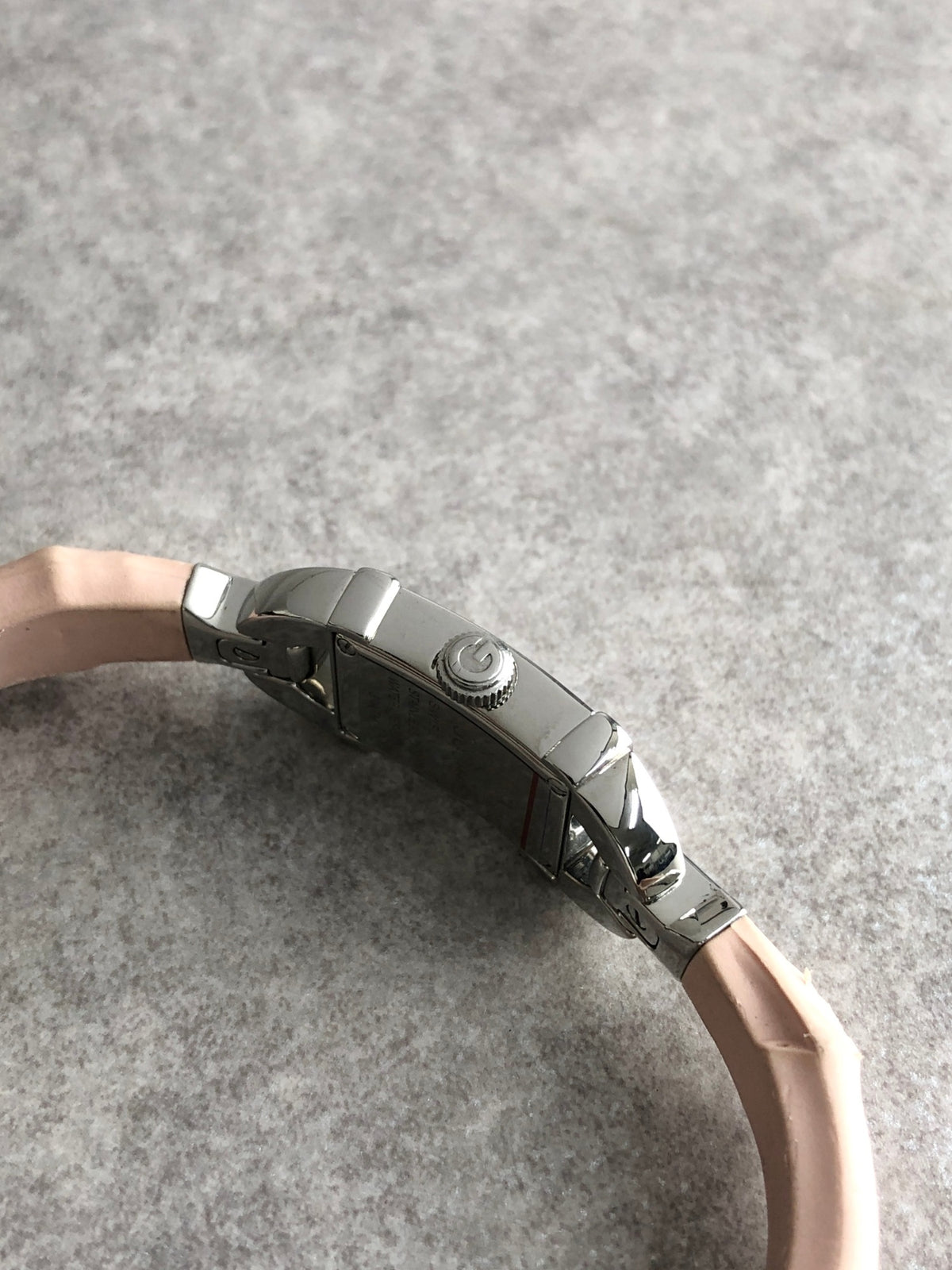 GUCCI Bamboo Logo Quartz Watch Silver×Pink 6800L Vintage 37ndtf
