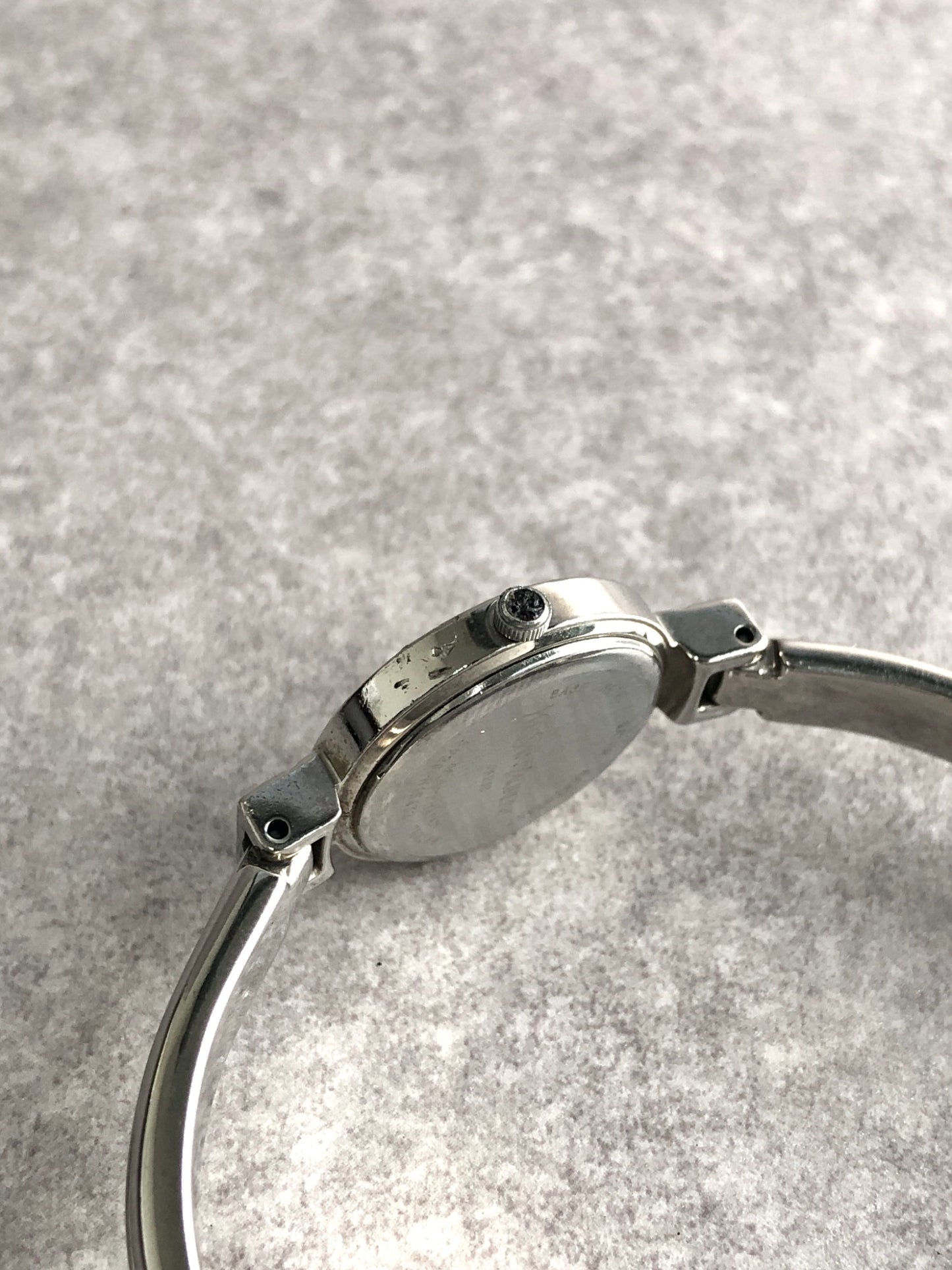 Yves Saint Laurent YSL Logo Quartz Watch Silver 6031-G11246TA Vintage 3z4kad