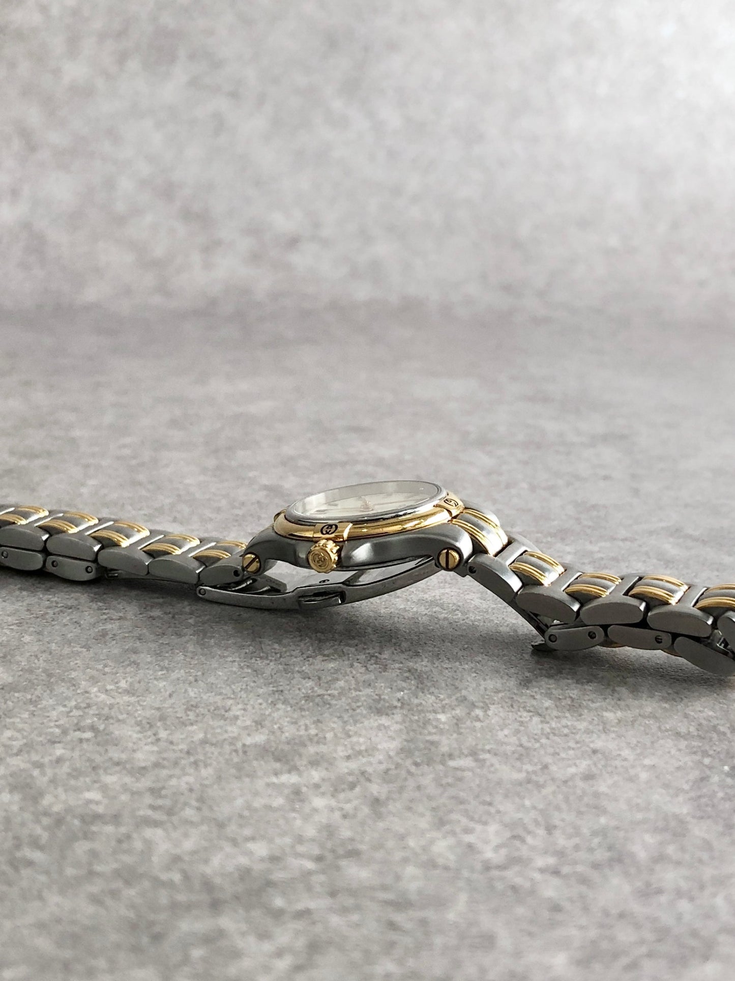 GUCCI Logo Quartz Watch Gold×Silver 9040L Vintage 7jggkd