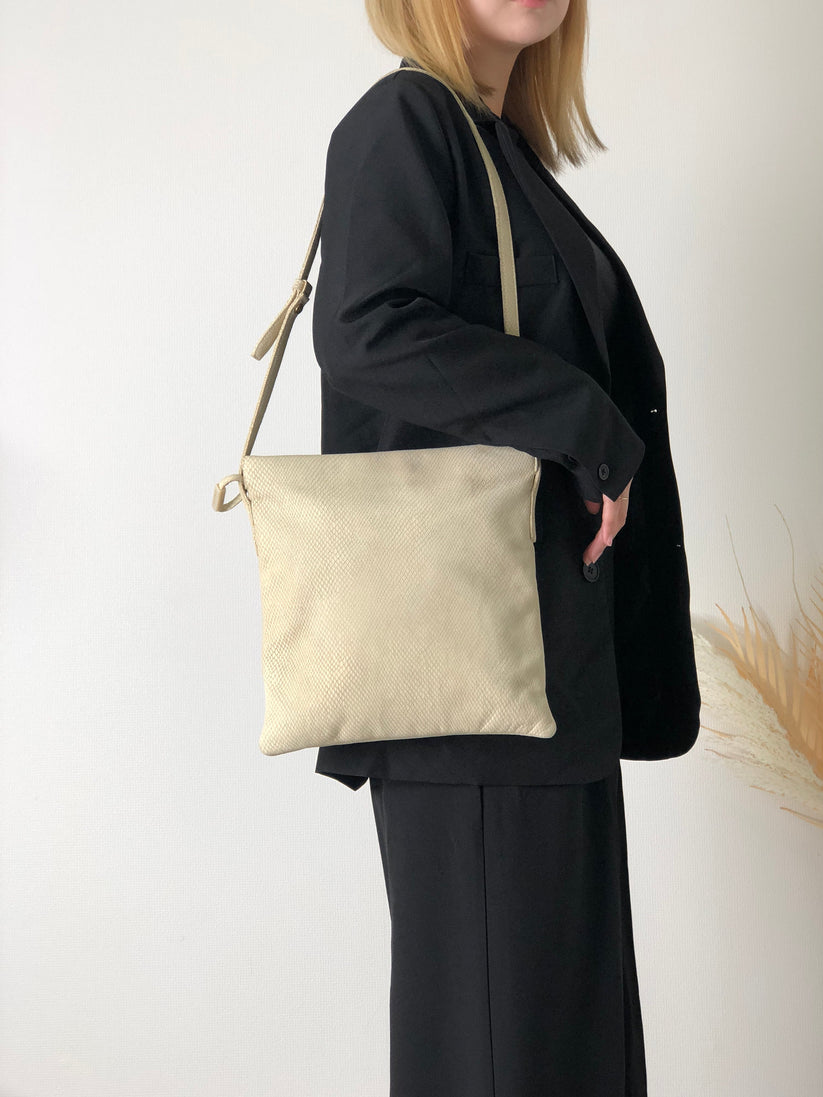LOEWE Lizard Embossed Leather Shoulder bag Ivory Vintage htd4a3 ...