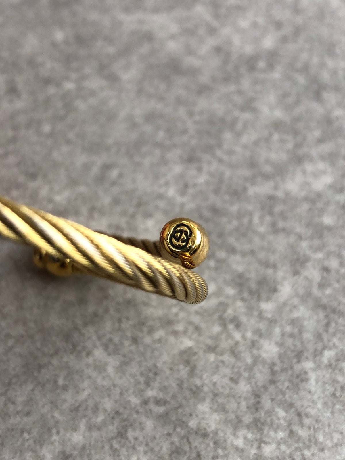 GUCCI Logo Bangle Quartz Watch Gold×Black 2700.2.L Vintage bykvde