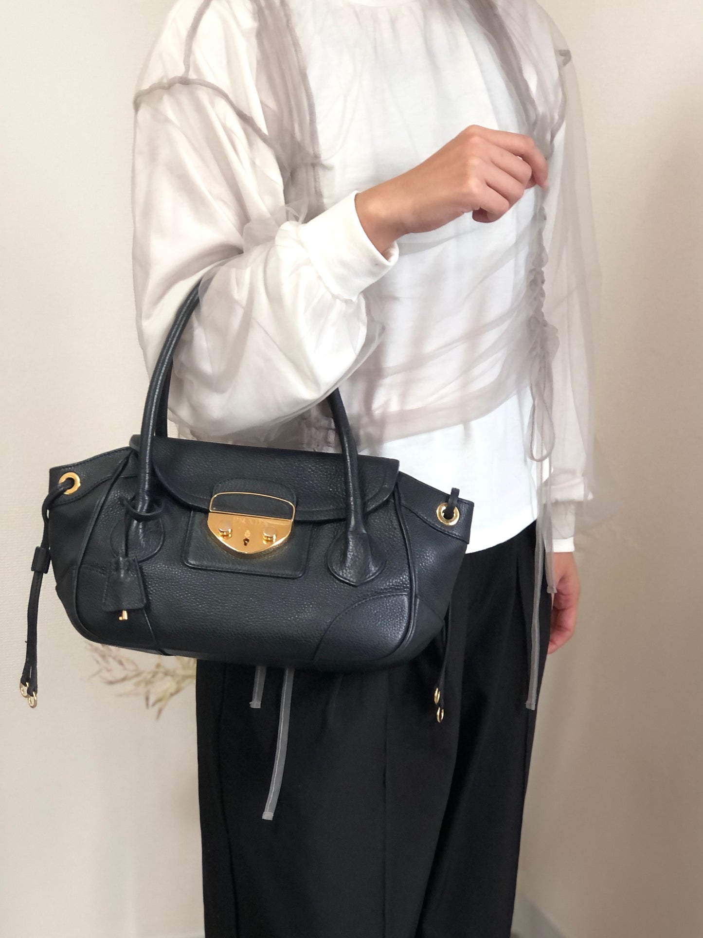 PRADA Logo Lock Handbag Black Vintage 7dwdcx