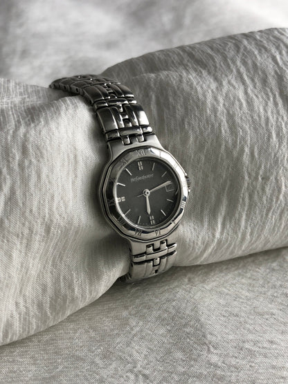 Yves Saint Laurent Logo Quartz Watch Silver 9613-H22714 Vintage w3ynyr