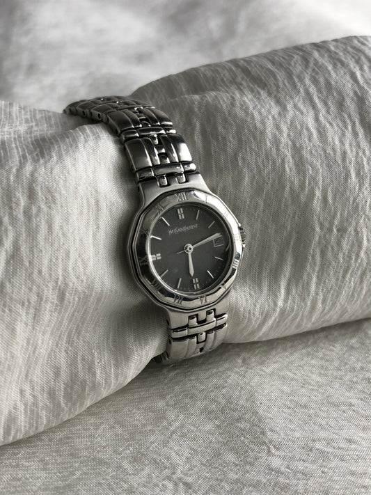Yves Saint Laurent Logo Quartz Watch Silver 9613-H22714 Vintage w3ynyr