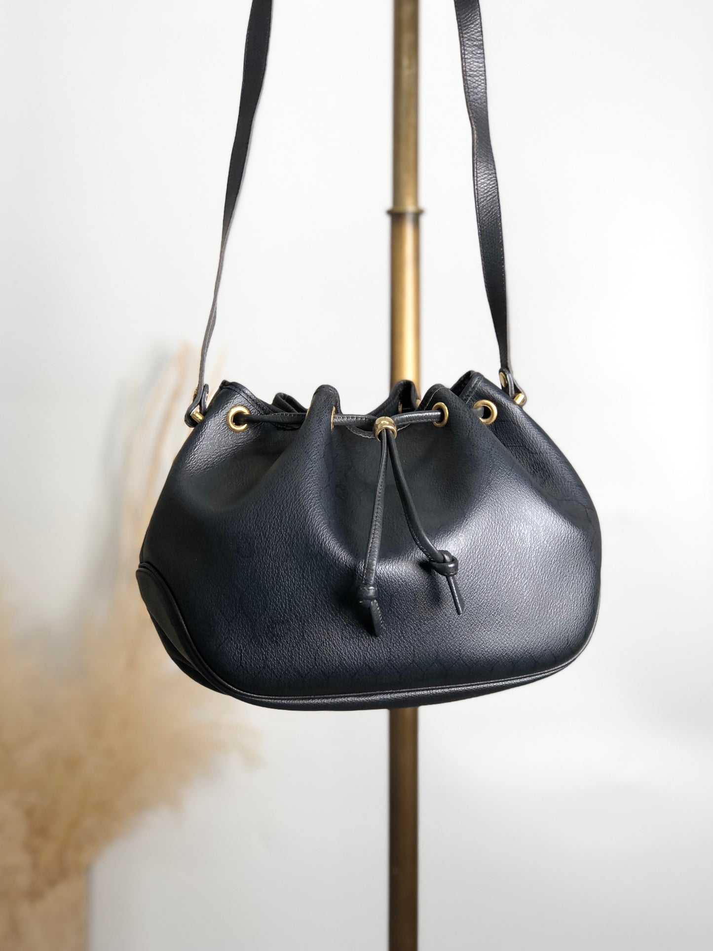 Christian Dior Logo Drawstring Shoulder bag Black Vintage 8jksti