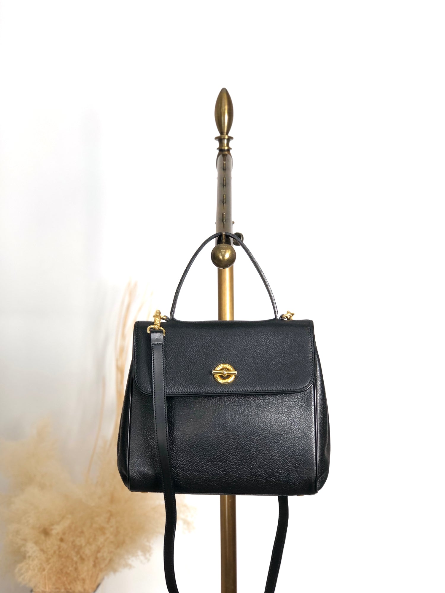 Vintageshop solo - The best shop in Old CELINE and High brand bags