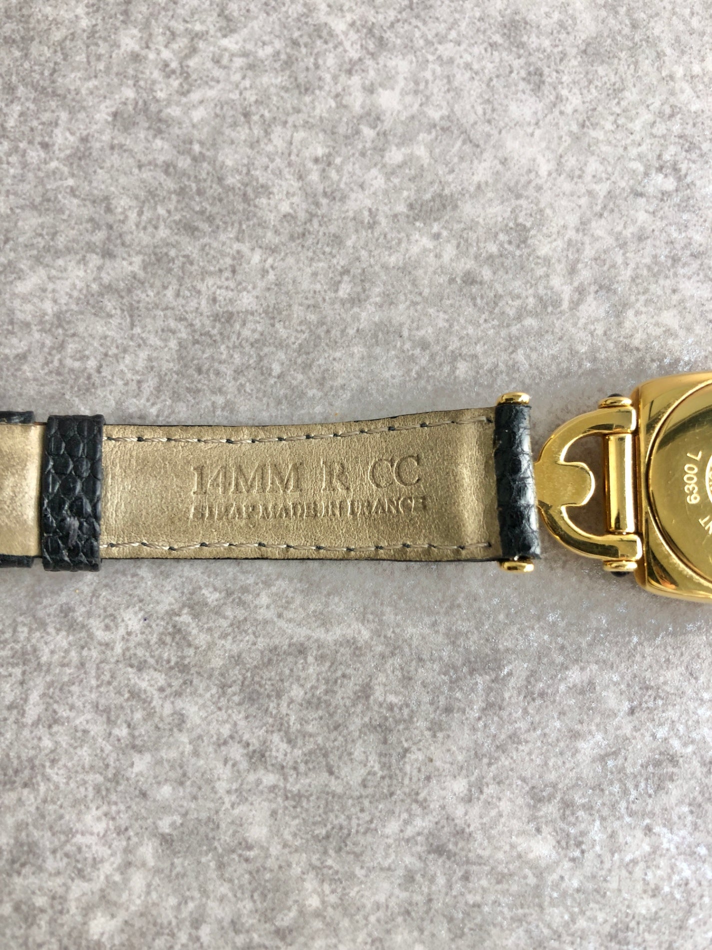 GUCCI Logo Watch Gold×Black 6300L Vintage j8nsfp