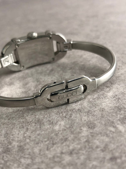 GUCCI Bangle Watch Silver 6800L Vintage 4cxr5p