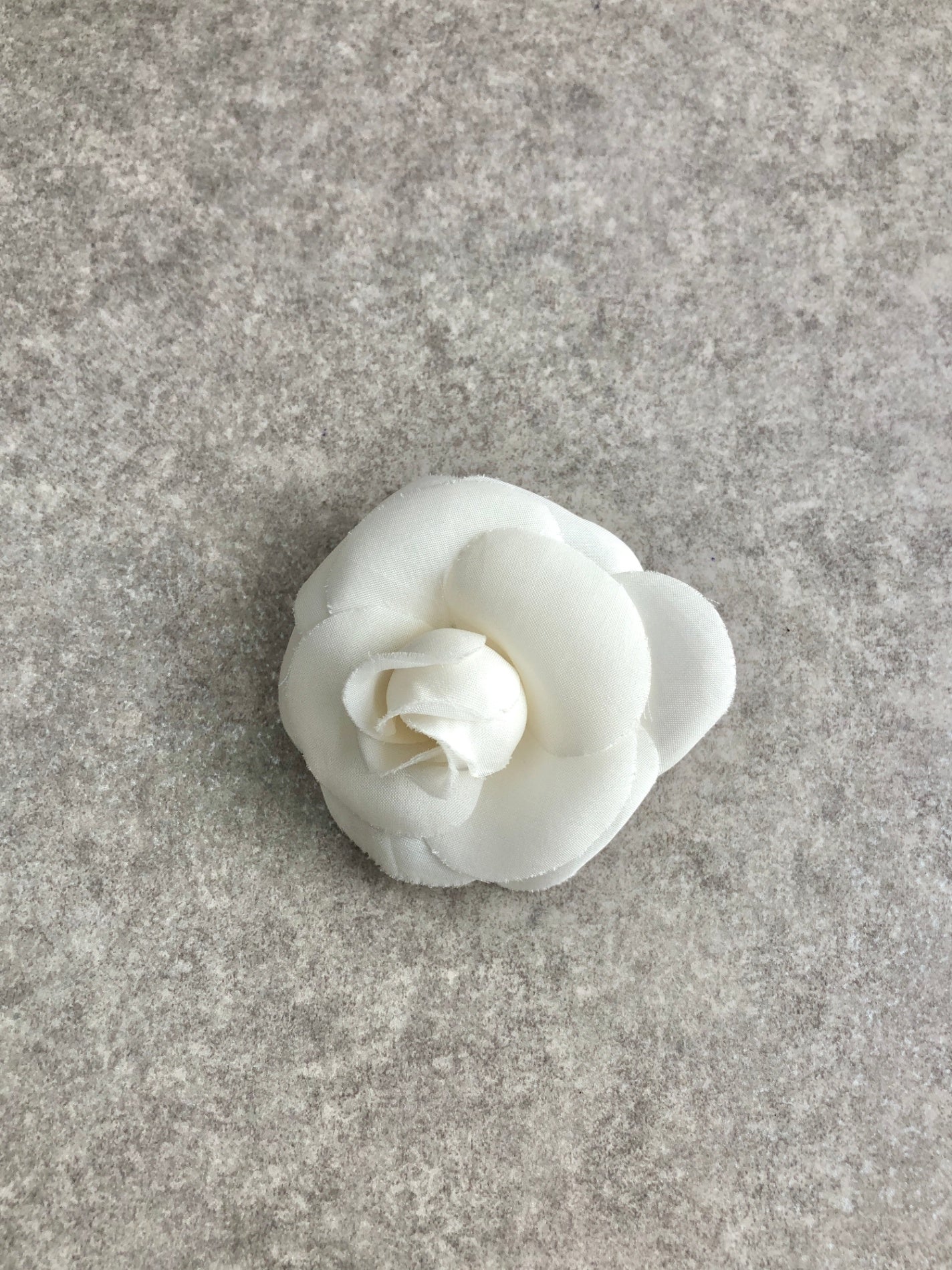 CHANEL Brooch White Vintage 7m3fh4