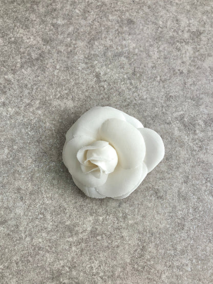 CHANEL Brooch White Vintage 7m3fh4