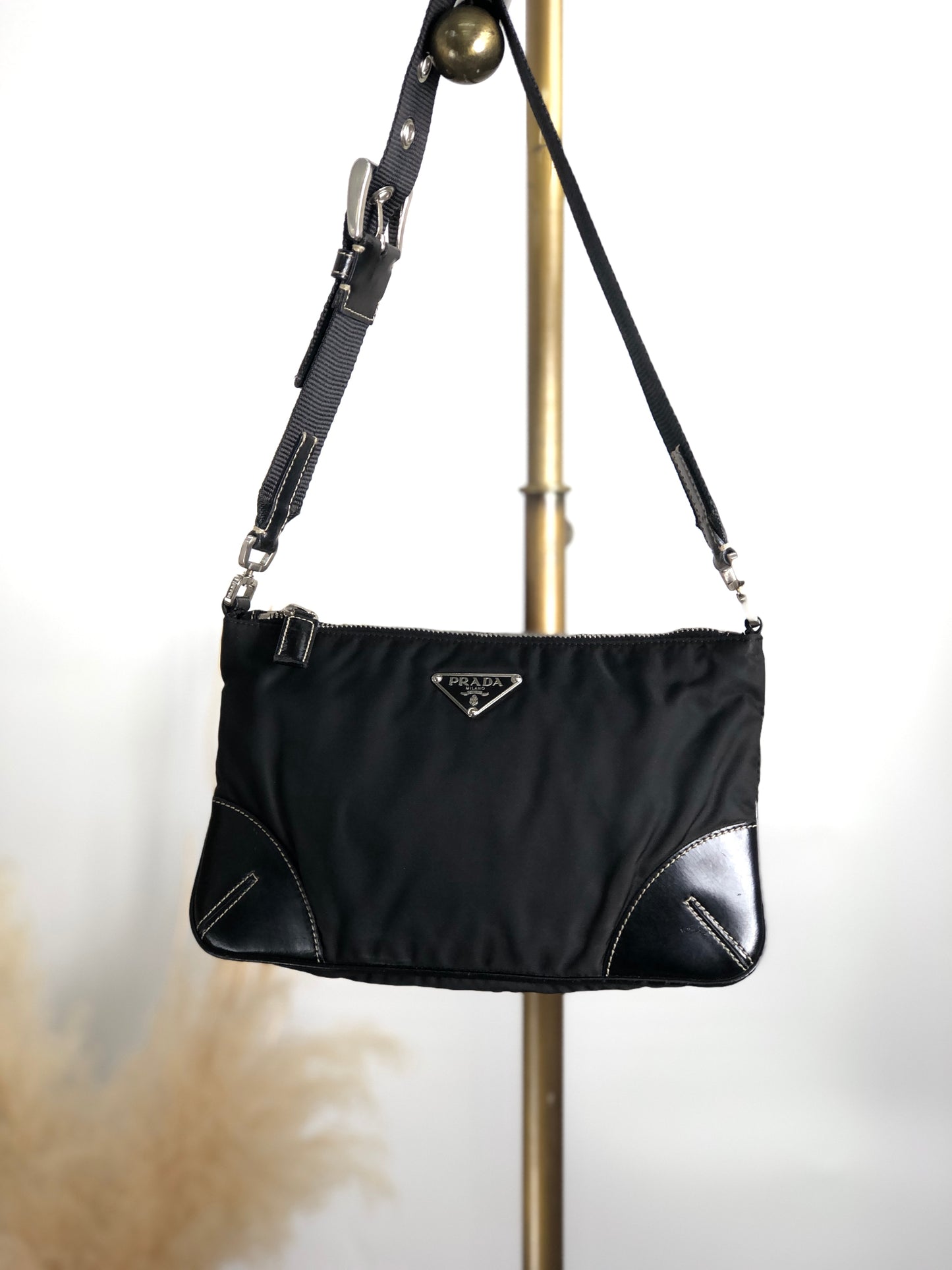 PRADATriangle Logo Small Shoulder bag Black Vintage fsngjy