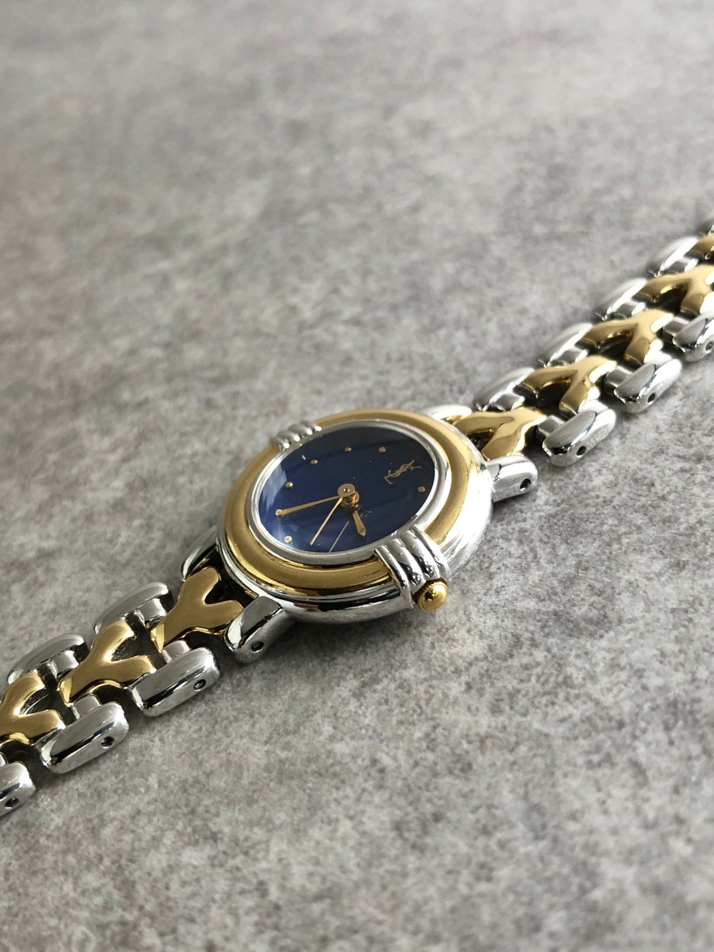 Yves Saint Laurent YSL Logo Quartz Watch Silver×Black 700154
