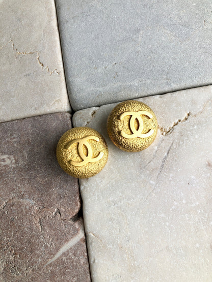 CHANEL Coco Mark   Earrings Gold Vintage sciwvb