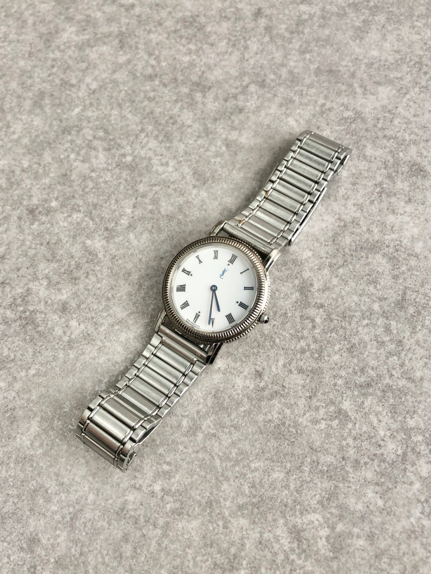 Yves Saint Laurent YSL Logo Quartz Watch Silver 4625-E67722 Vintage cuai7i