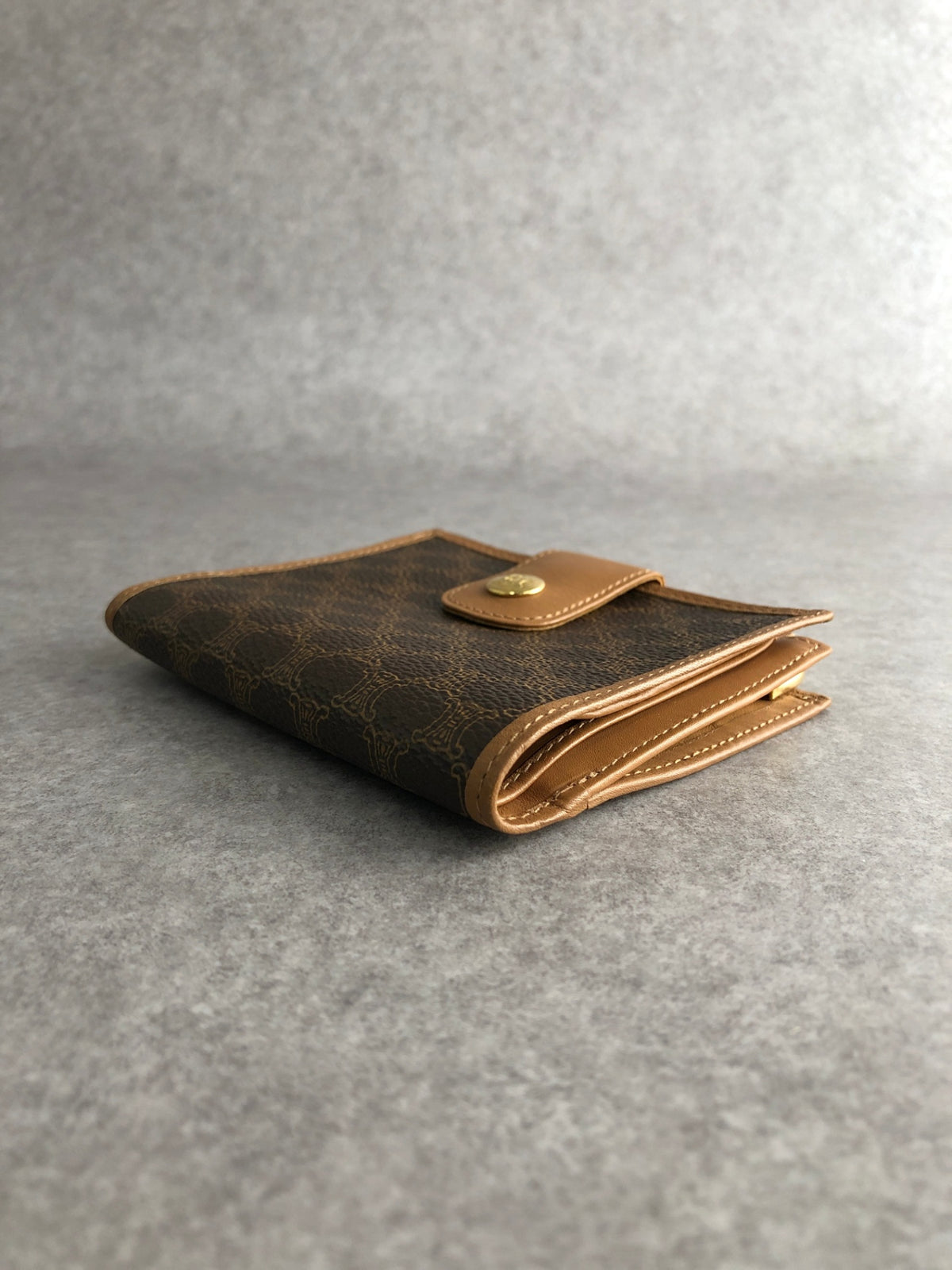 CELINE Macadam Blason Metal Clasp Folded Wallet Brown Vintage npchhu
