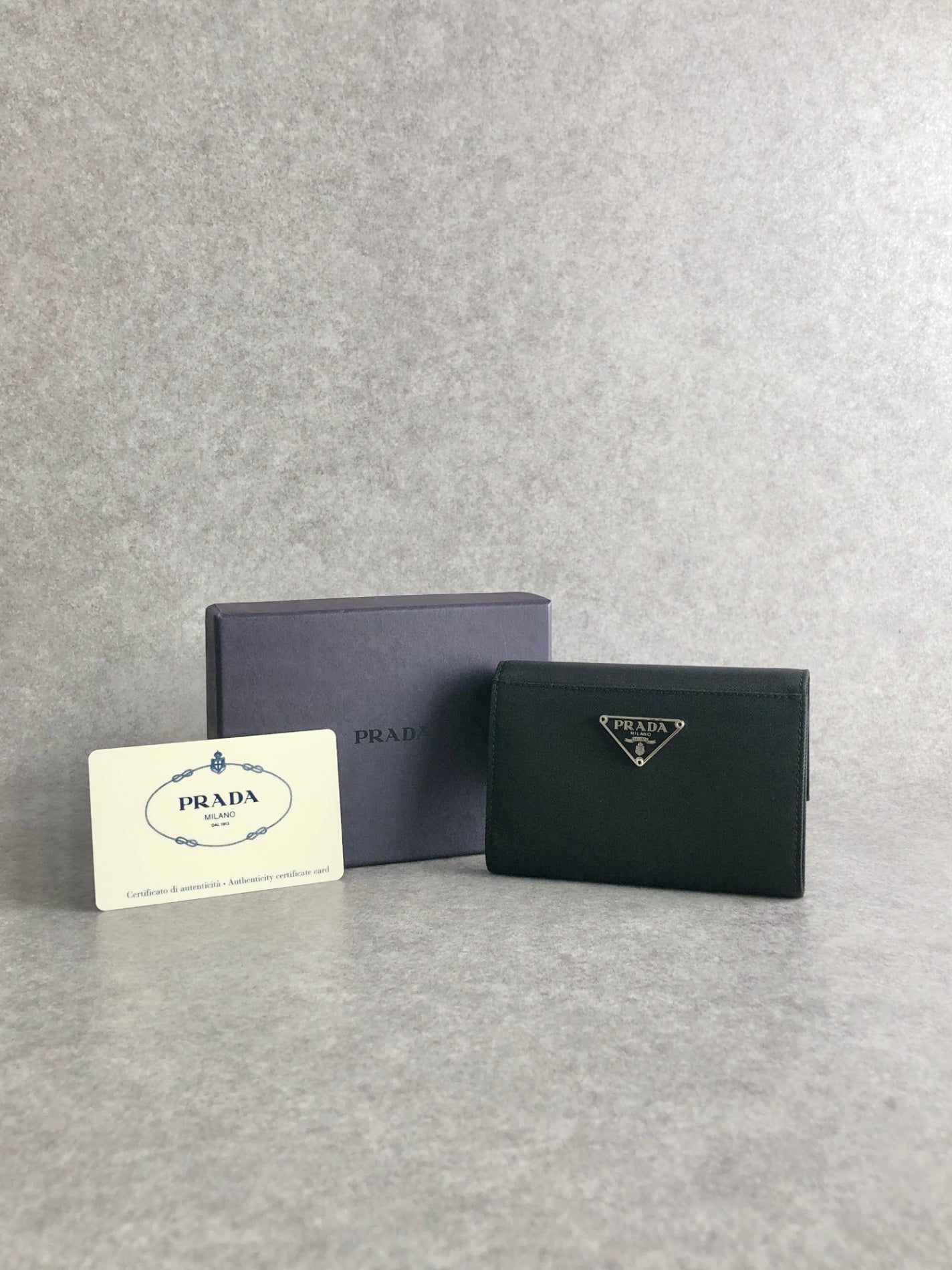 PRADA Tessuto Triangle Logo Trifold Wallet Black Vintage d6ehtk